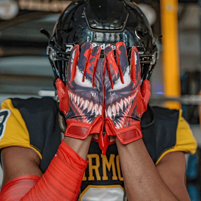  Phenom Elite The Batman Football Gloves - VPS1 : Sports &  Outdoors